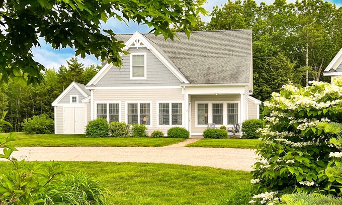 Arundel Cottage | Polished home near the Kennebunks with pool, gym & game room