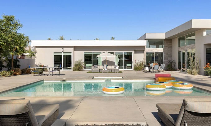 La Quinta Cottage | Polo Villa 4 by Avantstay Features Outdoor Kitchen, Pool, & Spa 260318 5 Bedrooms