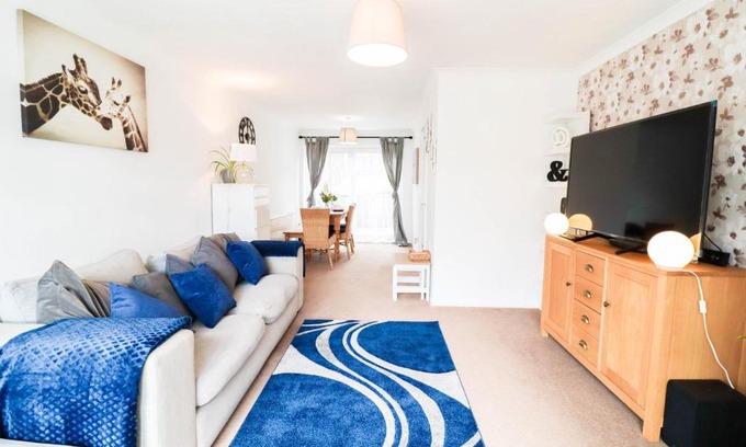Cray Valley East Apartment | Polperro House - Contractor ready!