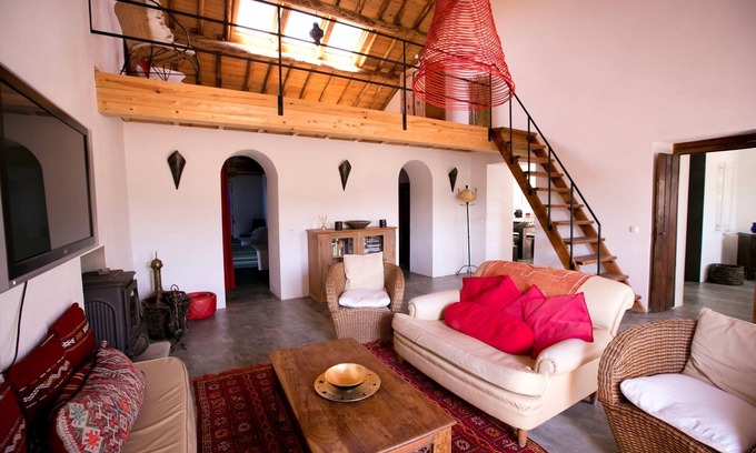Barretos Villa | Pombais Turismo - Casa do Brasão