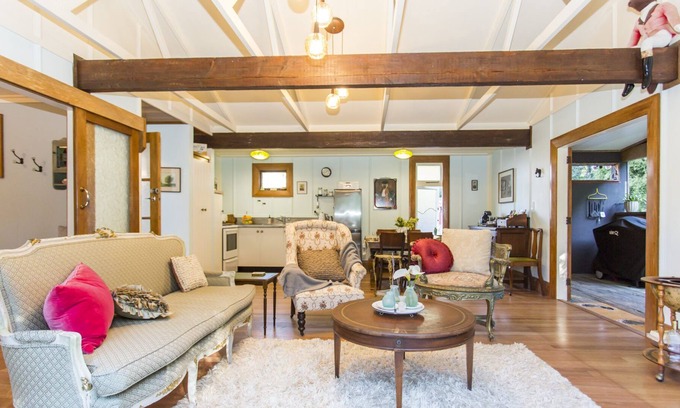 Oakura House | POND COTTAGE - PRIVATE & TRANQUIL: 4 BR, 2 BA House in Oakura, Sleeps 8