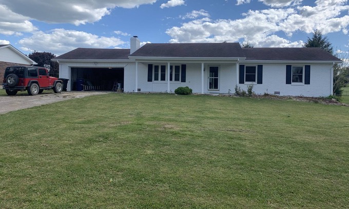 Somerset House | Pond Meadow place. Pet friendly 3 bedroom 2 bath home with fenced in back yard.