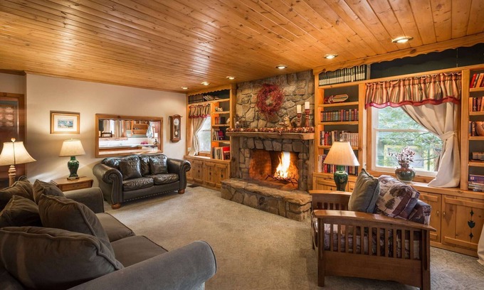 Twin Peaks Hotel | Ponderosa Lodge - Lodge | 11 Beds | Three Bathrooms | Sleeps 15