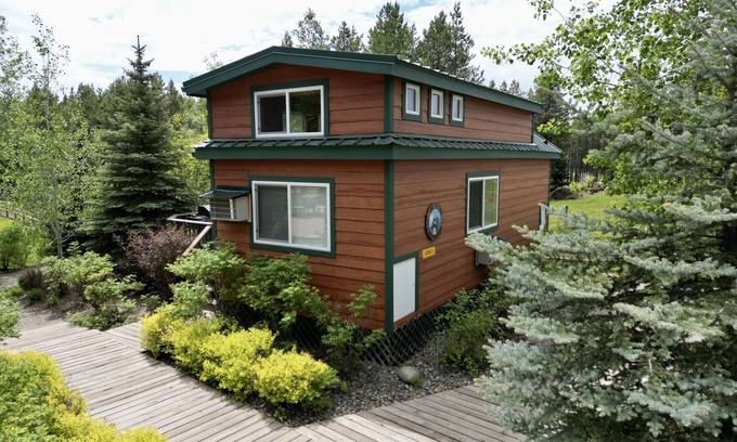 West Glacier Cabin | Ponderosa Pine