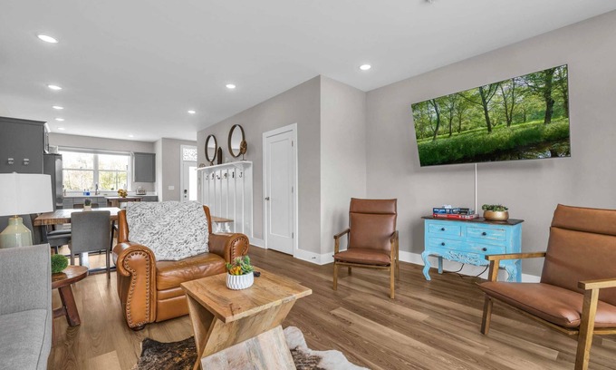 Chattanooga House | Pool! 4K TVs! Walkable to Riverwalk & Bike Rentals