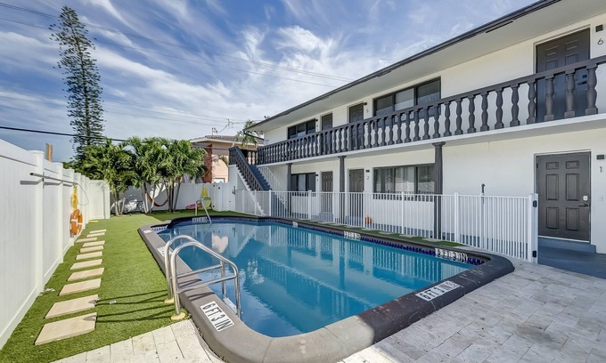 Imperial Point Apartment | Pool|6ppl|2 bedroom|1 mile to beach|Flamingo apt 3