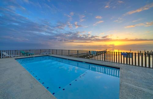 Flour Bluff House | Pool Access Boat Dock Steps to the Gulf The Pintail by AvantStay