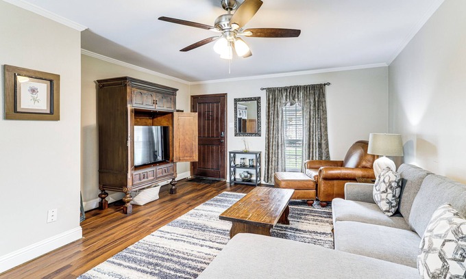 Memorial House | Pool Access: Energy Corridor Townhome in Houston!