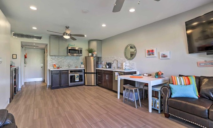 Palm Desert Apartment | Pool and Hot Tub Access Palm Desert Studio Condo