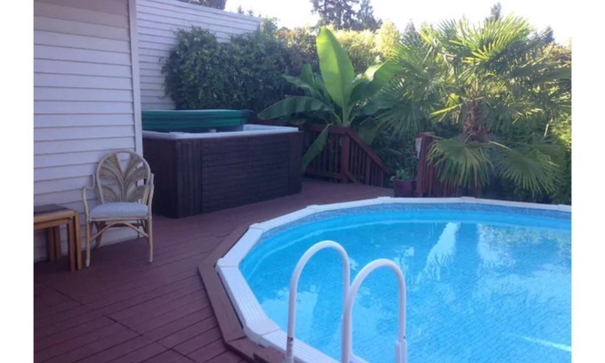West Linn House | Pool and Hot Tub House West Linn, OR