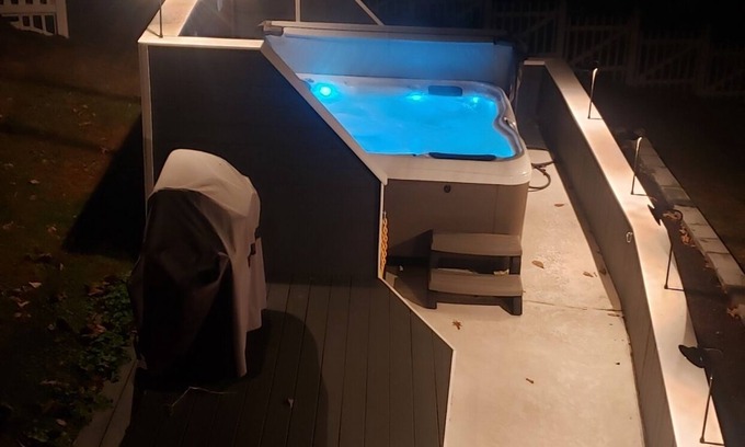 Greenwood House | Pool and Hot Tub on the Lake