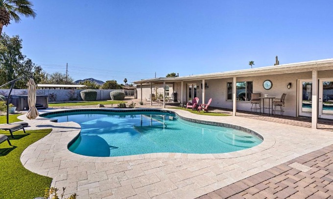 Corvalian Estates House | Pool and Outdoor Lounge Scottsdale Family Home