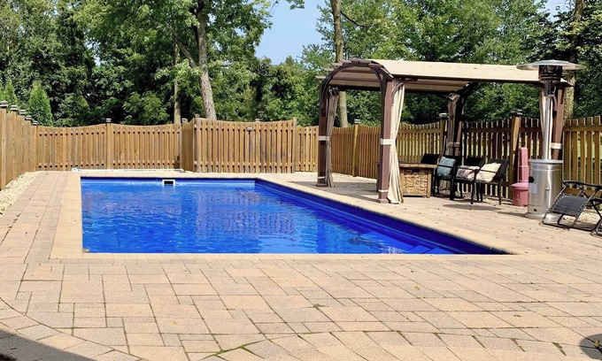 Rockford House | Pool, Arcade, Hot Tub and more @16th and Aldeen