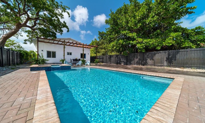 Hallandale Beach Villa | Pool Boutique Villa by the Beach 1