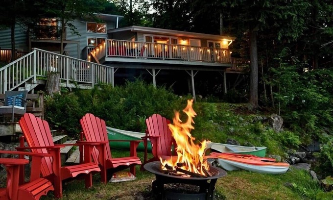 Muskoka Lakes Cottage | Pool|Firepit|Starlink: Waterfront Muskoka Cottage
