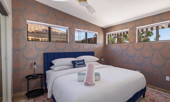 Warm Sands Hotel | Pool +Full Kitchen + Private Patio & Sun Loungers| The Muse-Suite 3