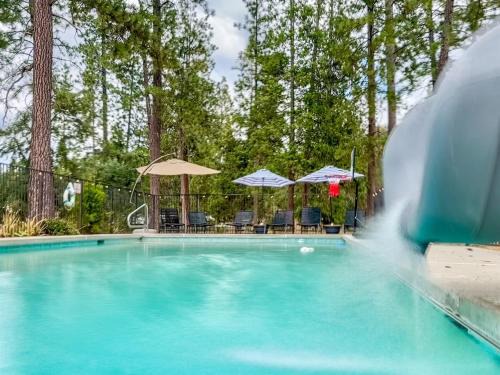 Oakhurst Villa | Pool-GameRoom-HomeTheater-Bar-PlayStructure-FirePit