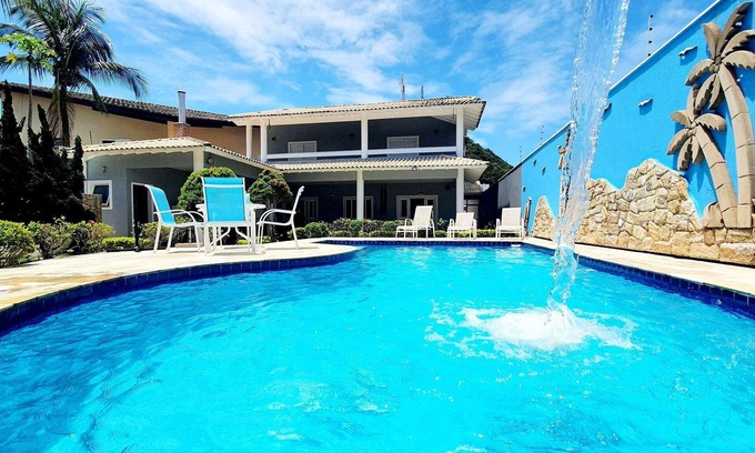 Praia dos Sonhos House | Pool, Gourmet Balcony, 5 suites, Billiards, Foosball, 100 meters from the sea.