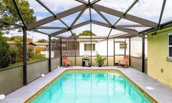 The Lakes House | Pool & Grill, Outdoor Living @ Marlin's Palm Oasis