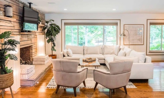 New Castle House | POOL HOME on 1 acre! Perf for groups & families!