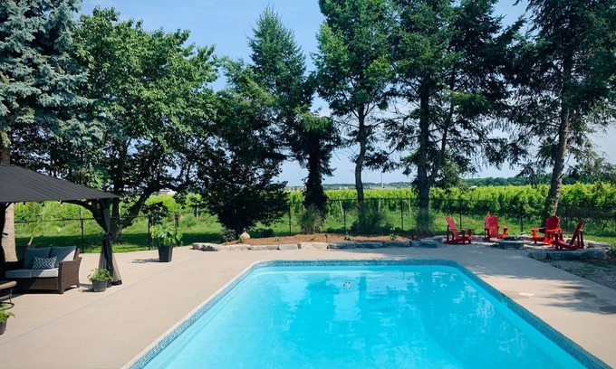 Niagara-on-the-Lake House | Pool Hot Tub Private Vineyard Oasis for 6 in NOTL
