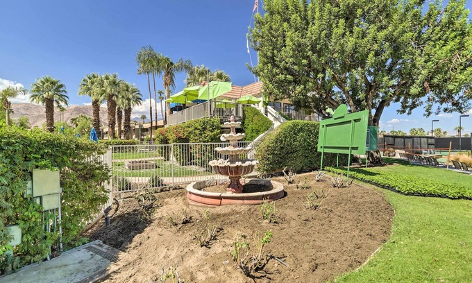 Palm Desert Apartment | Pool & Hot Tub Access: Palm Desert Studio Condo