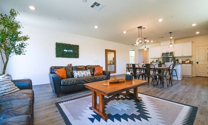 Fontana House | Pool, Hot tub, BBQ, Washer & Dryer, Dedicated work space, high speed internet.