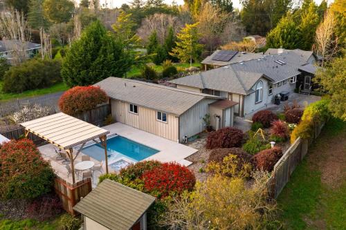 Sebastopol House | Pool Hot Tub Firepit Game Room Minutes from Sebastopol Russian River Baker Ln by AvantStay