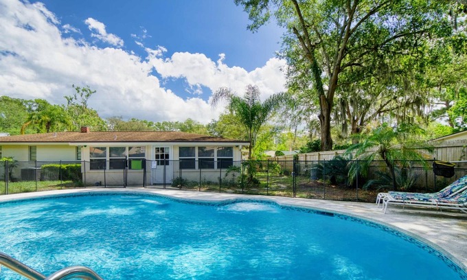 Southside House | Pool House in the Heart of Julington Creek | King Bed |Sleeps 10