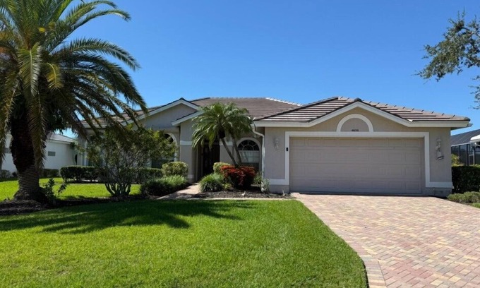 Sarasota House | Pool House on Golf Course