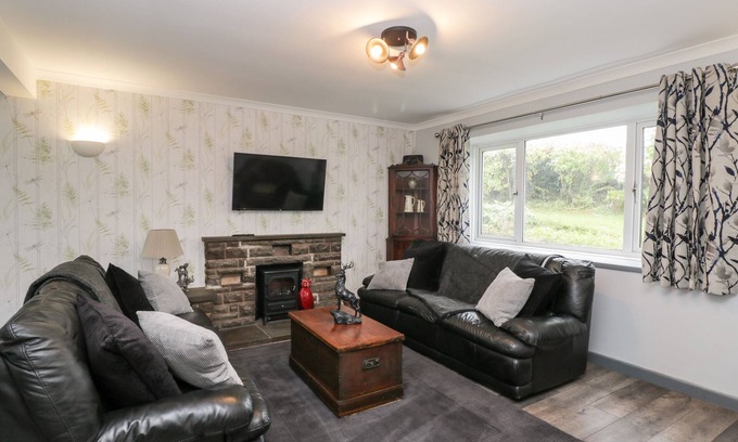 Whitebrook Cottage | POOL HOUSE, pet friendly, with a garden in Trellech