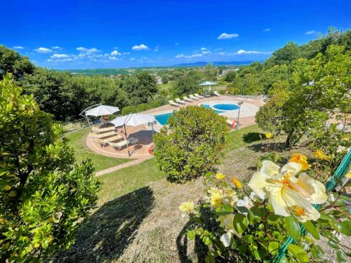 Montefiascone Villa | Pool, jacuzzi and events room - Charming villa in Umbria - sleeps 24 - lake view