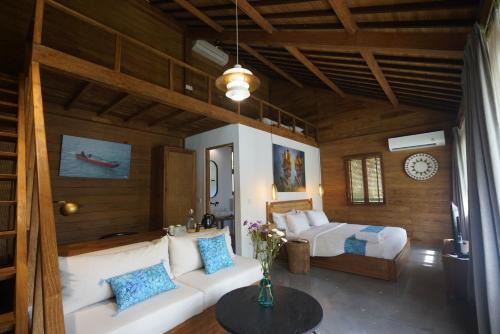 Nyambu Bed & Breakfast | Pool & Jungle View Family Room in Kaba-Kaba
