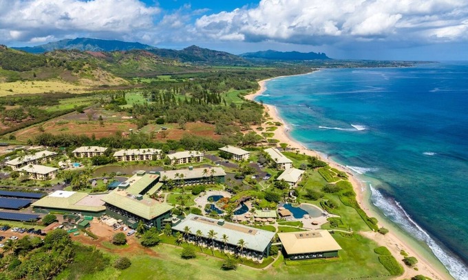 Hanamaulu Resort | Pool Ocean View. 4 Star Beachfront Resort. Lanai.AC.Restaurant.Pool. Gym.Spa.