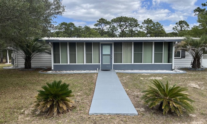 Homosassa House | Pool, Privacy & Family Fun! Mom's Manatee House.