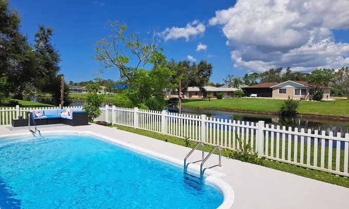 Oakland Hills House | Pool, Soak in the Sun, Super Clean, Golf, Beaches near by - SUMMER SALE