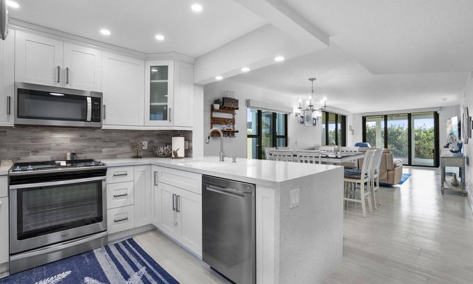 Hutchinson Island South Condo | Pool view first floor Corner unit