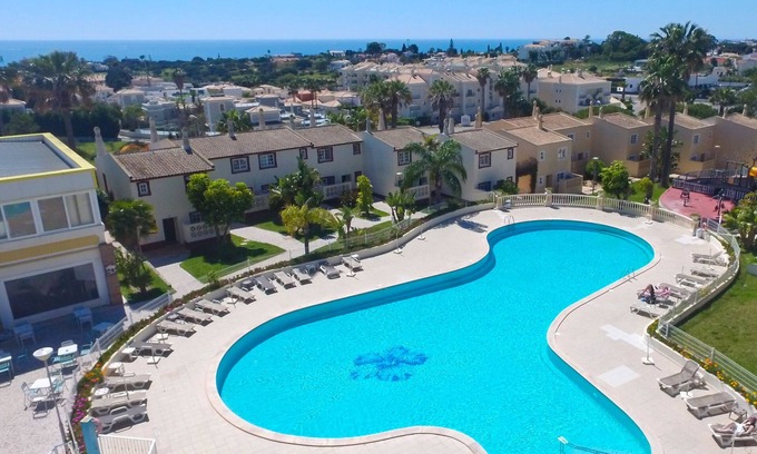 Albufeira Ski Chalet | Pool View Townhouse 10 Min from the Beach