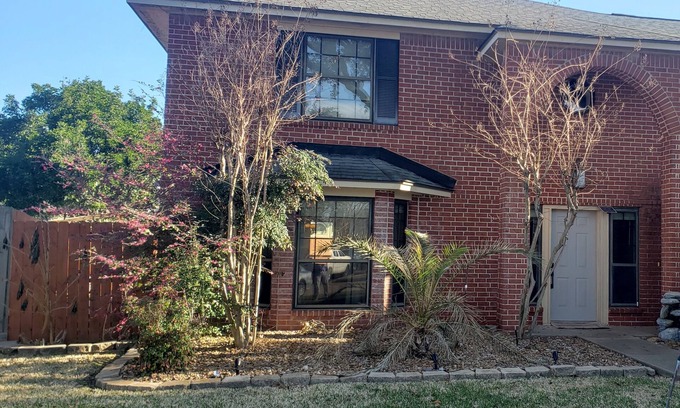 Pecan Grove House | Pool / waterfall 4-bedroom 20 minuyes to Houston, Katy, Sugarland in Richmond.