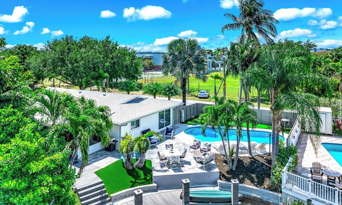 Cypress Lakes House | Pool & Waterfront! Mini Golf+Kayak! Close 2 Beach!