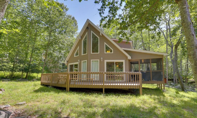 Bushkill House | Pools, Hot Tub & More: Bushkill Mountain Getaway!