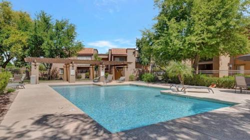 South Scottsdale House | Poolside 2 Bdrm Condo Prime Scottsdale Location
