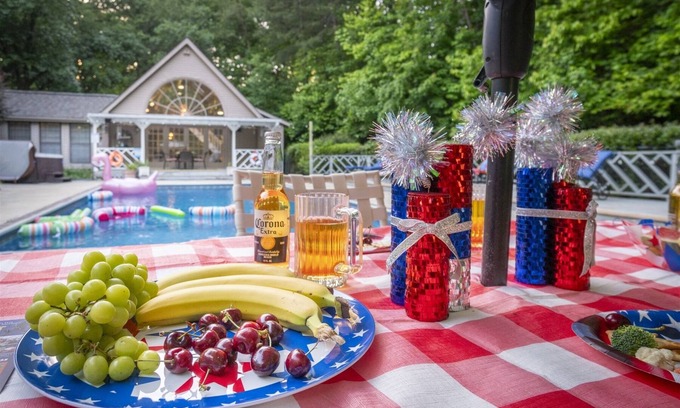 Helen Cabin | Poolside Escape - Luxurious Home w/Private Pool/Hot Tub & Game Room in Downtown