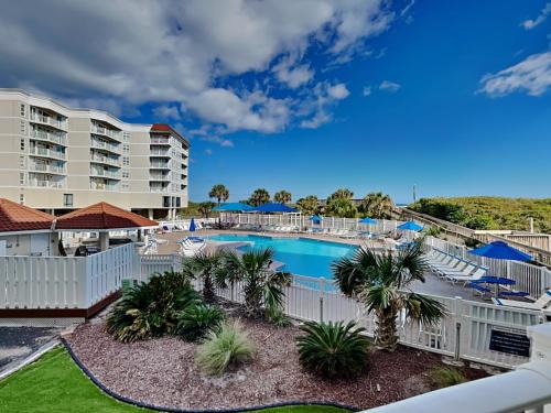 Sneads Ferry Apartment | Poolside Paradise