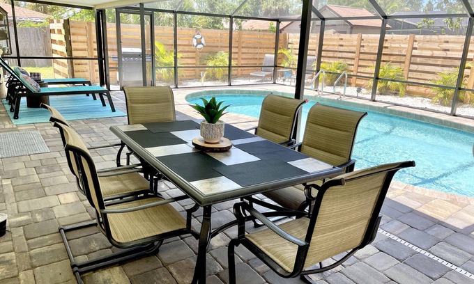South Venice House | Poolside Retreat- free pool heat-7 min to beach-2 King beds