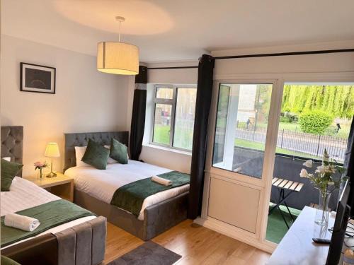 Tower Hamlets Apartment | Poplar Canary Wharf O2 Excel London