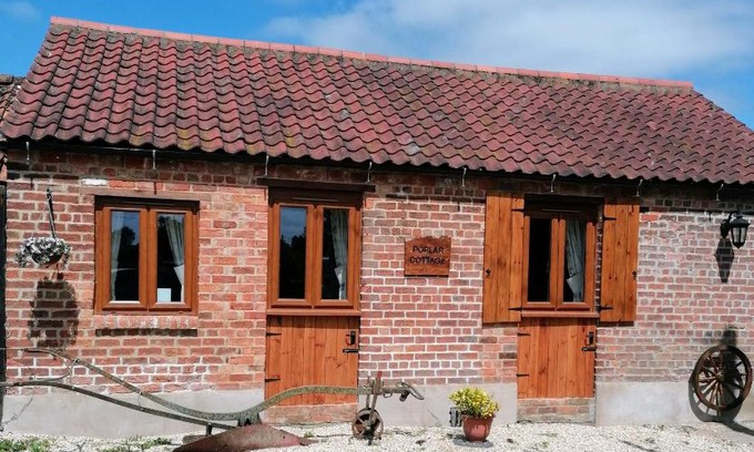 Kirkby on Bain Apartment | Poplar Cottage