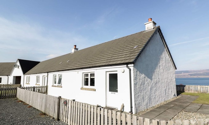 Gruline Cottage | POPPIES COTTAGE, pet friendly in Craignure, Isle Of Mull