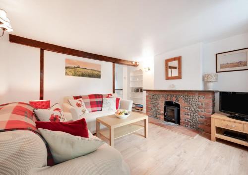 Briston House | Poppy Cottage
