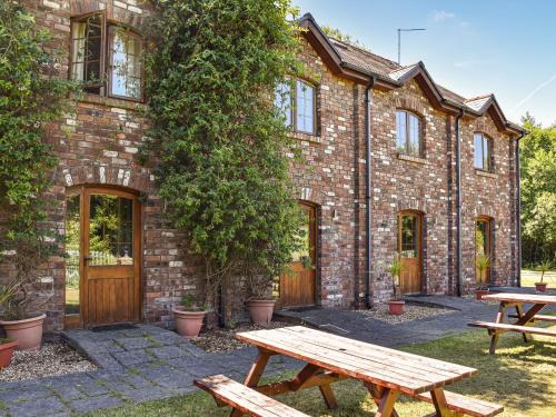 Baglan House | Poppy Cottage - Uk40102